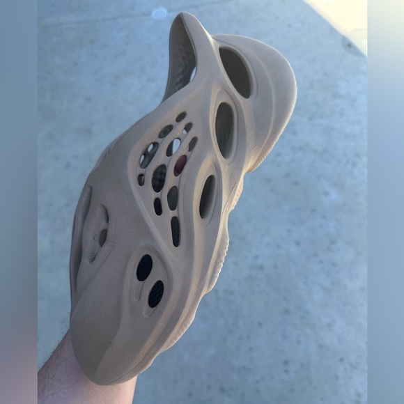 Yeezy Foam Runner ‘Clay Stone’ - Picture 8 of 13